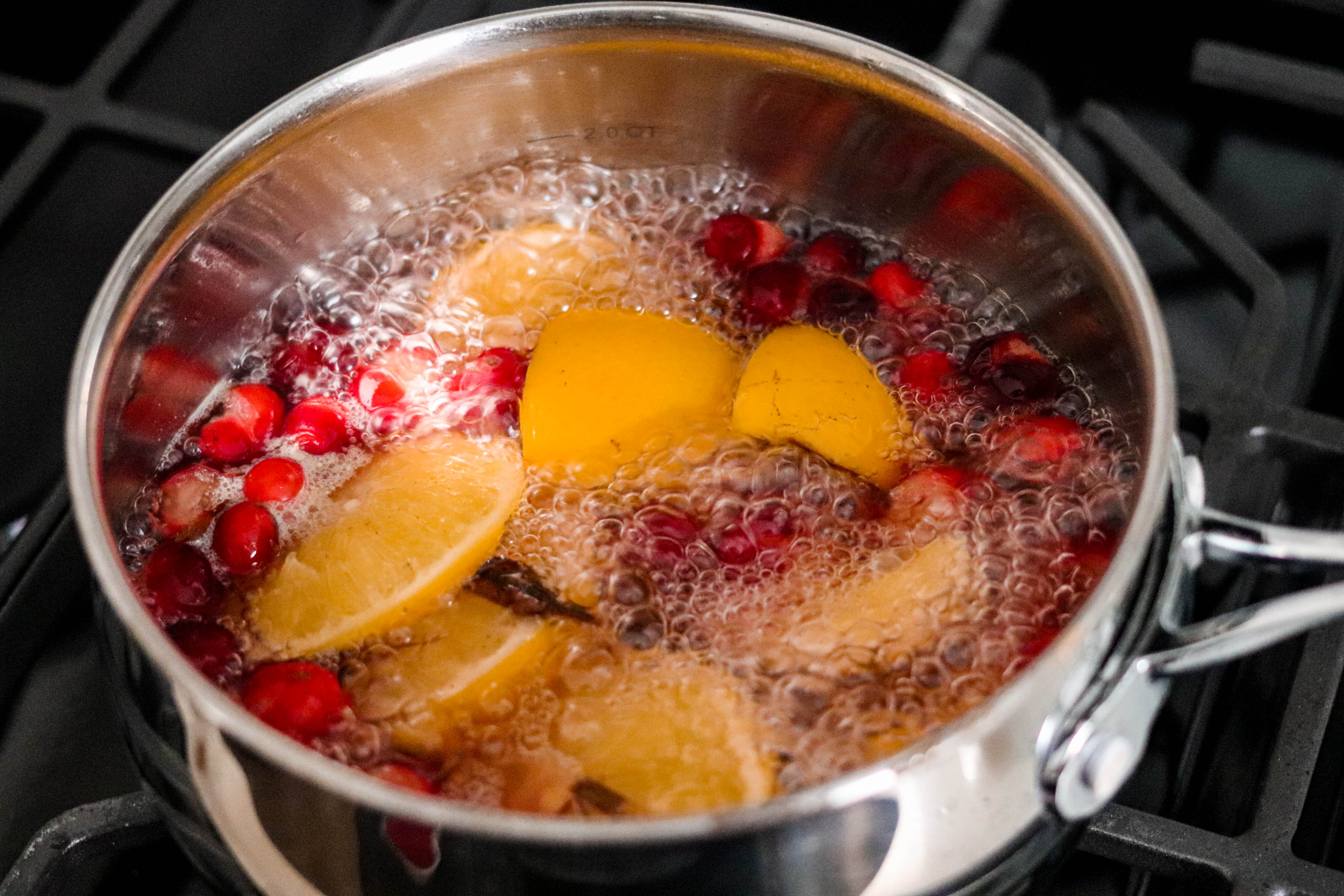 Holiday Stovetop Potpourri (with FREE printable tag) • Domestic Superhero