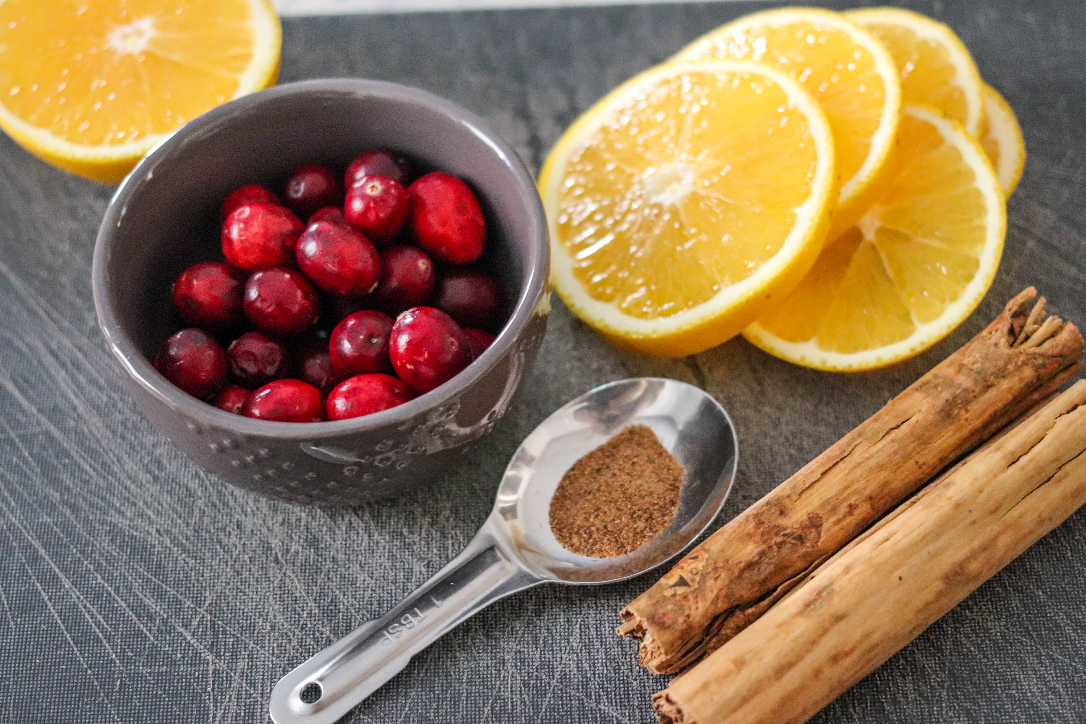 Holiday Stovetop Potpourri (with FREE printable tag) • Domestic Superhero